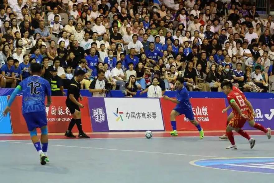赛季中期盘点：五大联赛争冠格局与数据背后的战术风向